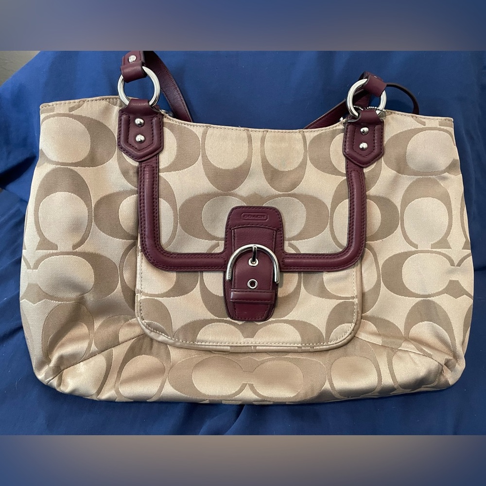 EUC Coach Shoulder Bag w/ Purple Lining